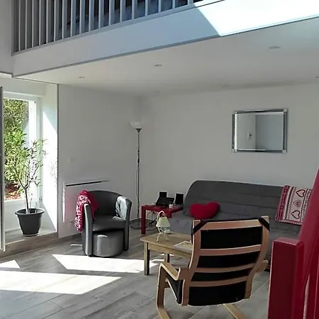 Holiday home Dans Un Jardin Apremont-la-Foret